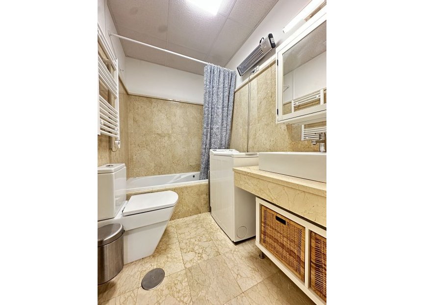 Resale - Apartment - Middle Floor Apartment - Benahavís - Benahavís Centro