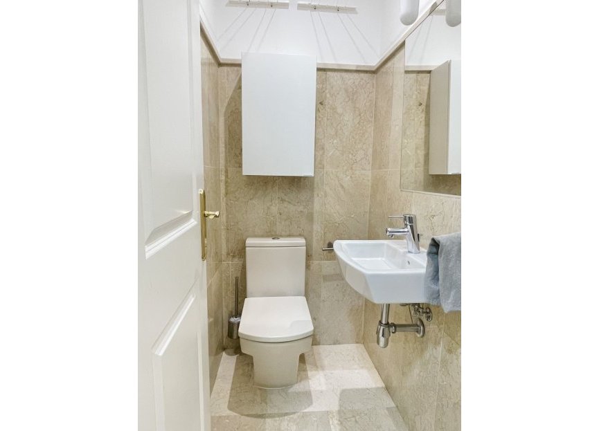 Resale - Apartment - Middle Floor Apartment - Benahavís - Benahavís Centro