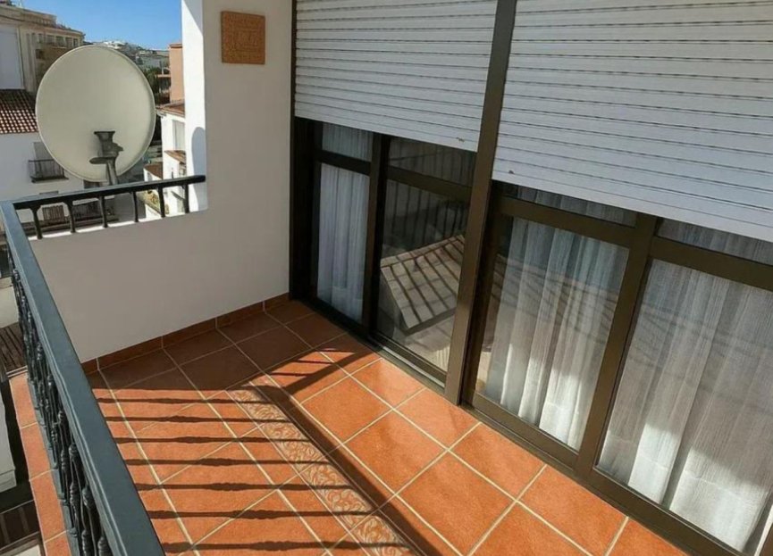 Resale - Apartment - Top Floor Apartment - Estepona - Estepona Centro