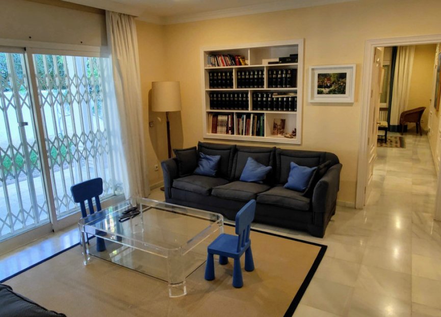 Resale - House - Detached Villa - Marbella - Guadalmina Baja