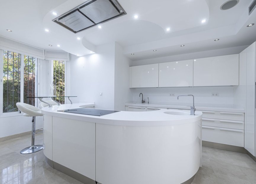 Reventa - House - Detached Villa - Marbella - Nueva Andalucia