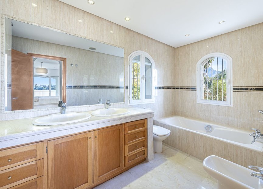 Reventa - House - Detached Villa - Marbella - Nueva Andalucia