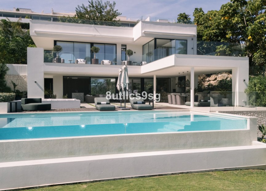 Resale - House - Detached Villa - Marbella - Nueva Andalucia