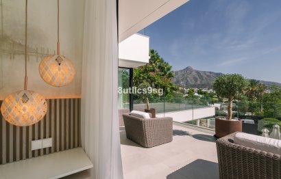 Resale - House - Detached Villa - Marbella - Nueva Andalucia