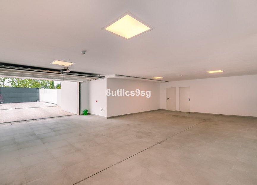 Resale - House - Detached Villa - Marbella - Nueva Andalucia