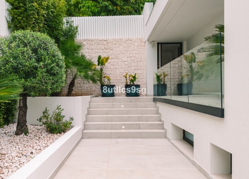 Resale - House - Detached Villa - Marbella - Nueva Andalucia