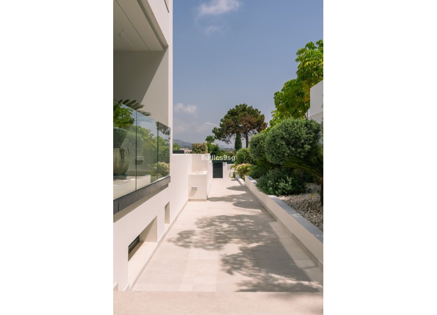 Resale - House - Detached Villa - Marbella - Nueva Andalucia