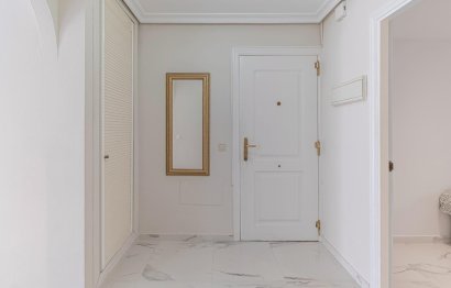 Resale - Ground floor apartment - Marbella - Nueva Andalucia