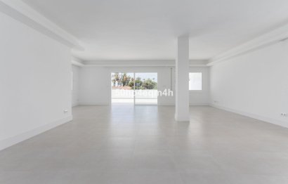 Resale - Apartment - Middle Floor Apartment - Marbella - Guadalmina Baja