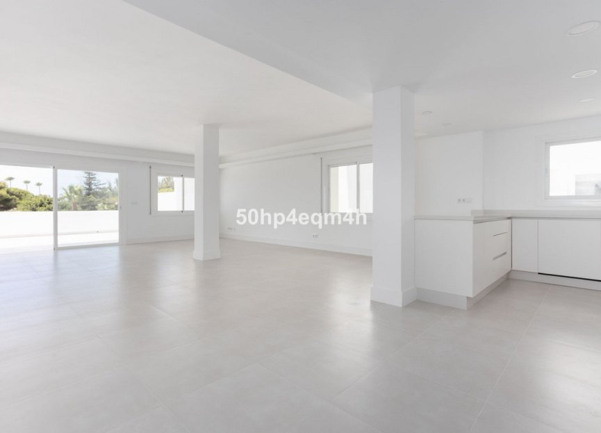 Resale - Apartment - Middle Floor Apartment - Marbella - Guadalmina Baja