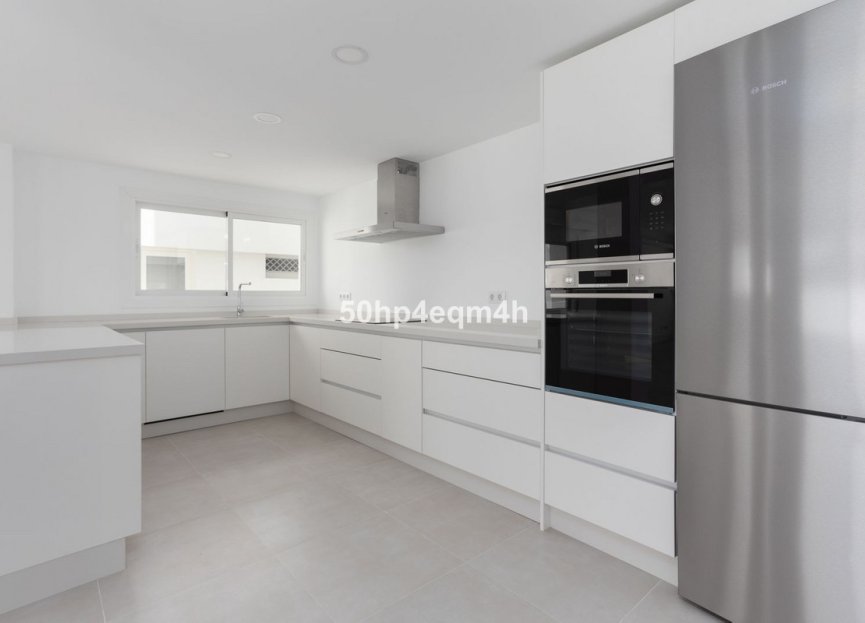 Resale - Apartment - Middle Floor Apartment - Marbella - Guadalmina Baja