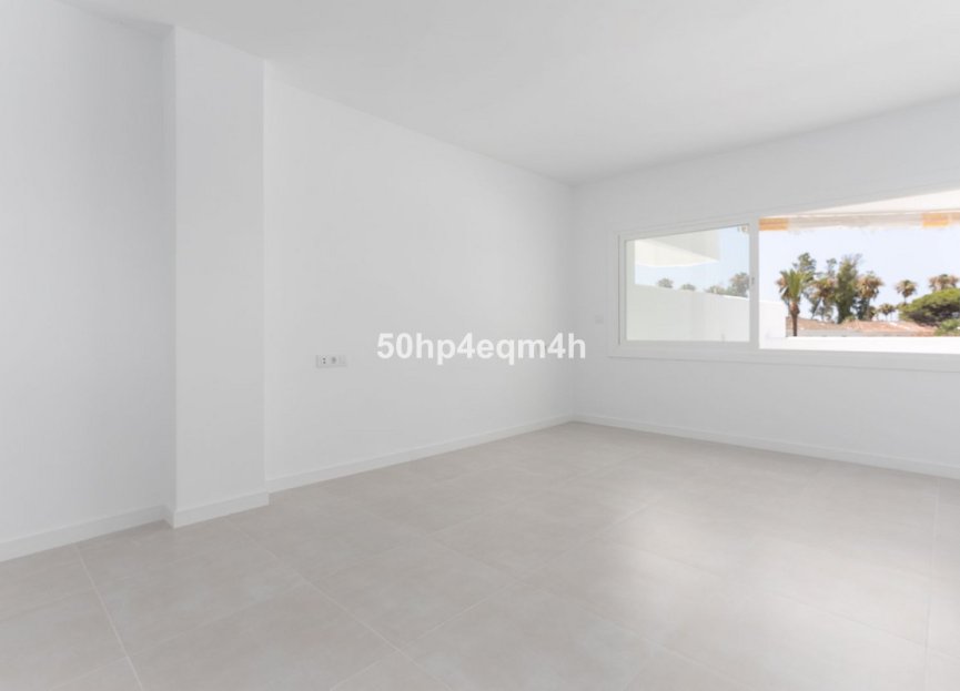 Resale - Apartment - Middle Floor Apartment - Marbella - Guadalmina Baja