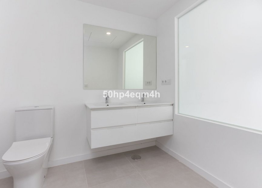 Resale - Apartment - Middle Floor Apartment - Marbella - Guadalmina Baja