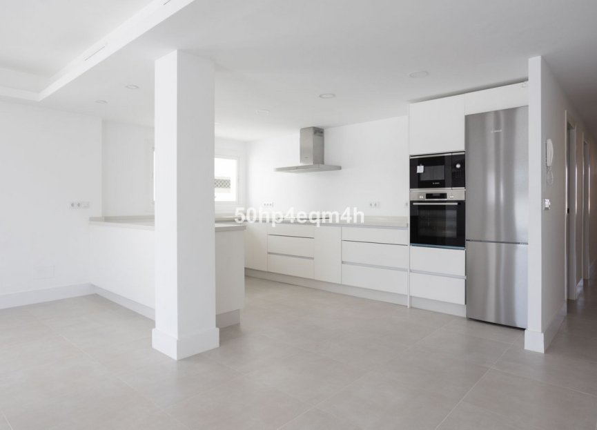 Resale - Apartment - Middle Floor Apartment - Marbella - Guadalmina Baja