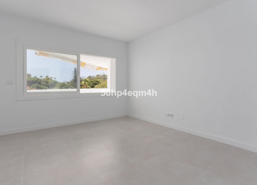 Resale - Apartment - Middle Floor Apartment - Marbella - Guadalmina Baja