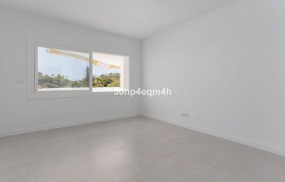 Resale - Apartment - Middle Floor Apartment - Marbella - Guadalmina Baja