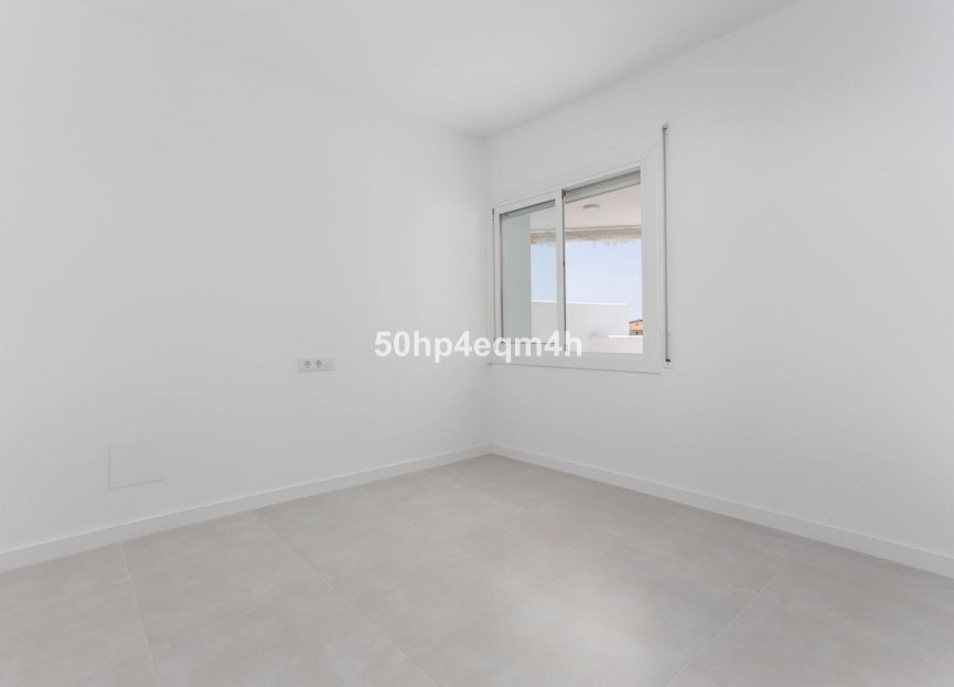 Resale - Apartment - Middle Floor Apartment - Marbella - Guadalmina Baja