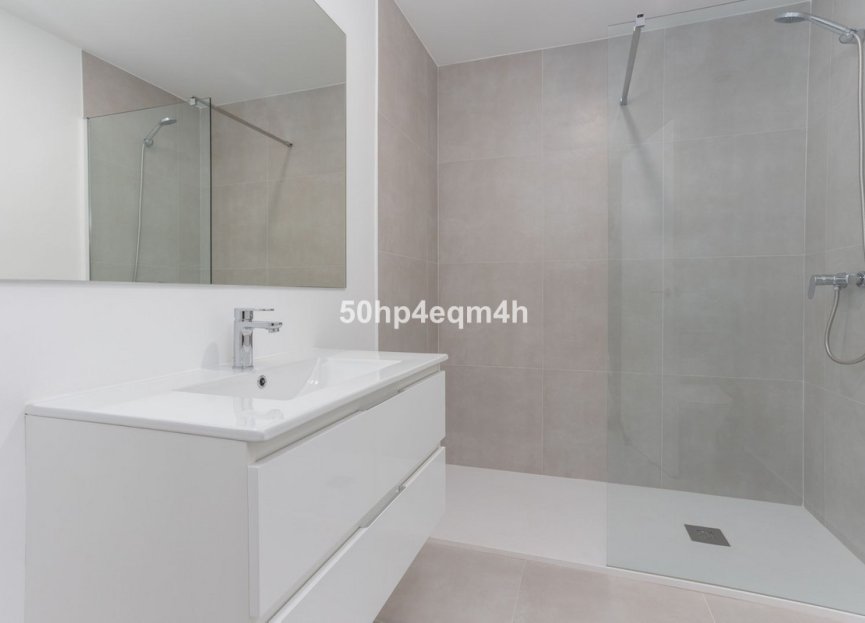 Resale - Apartment - Middle Floor Apartment - Marbella - Guadalmina Baja