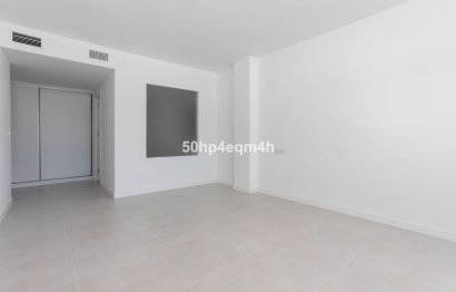 Resale - Apartment - Middle Floor Apartment - Marbella - Guadalmina Baja