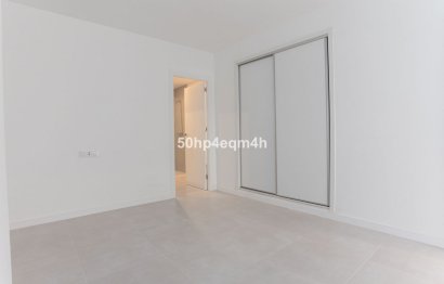 Resale - Apartment - Middle Floor Apartment - Marbella - Guadalmina Baja