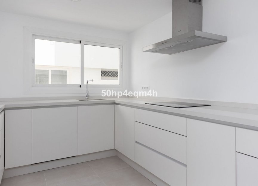 Resale - Apartment - Middle Floor Apartment - Marbella - Guadalmina Baja