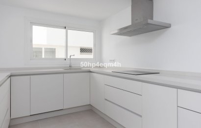 Resale - Apartment - Middle Floor Apartment - Marbella - Guadalmina Baja