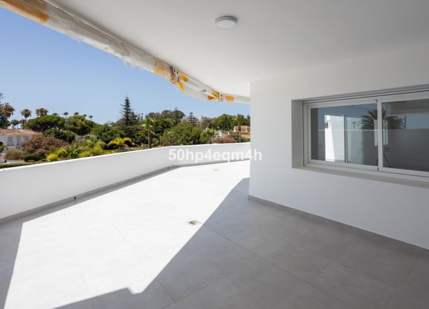 Resale - Apartment - Middle Floor Apartment - Marbella - Guadalmina Baja