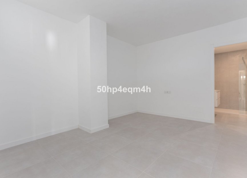 Resale - Apartment - Middle Floor Apartment - Marbella - Guadalmina Baja