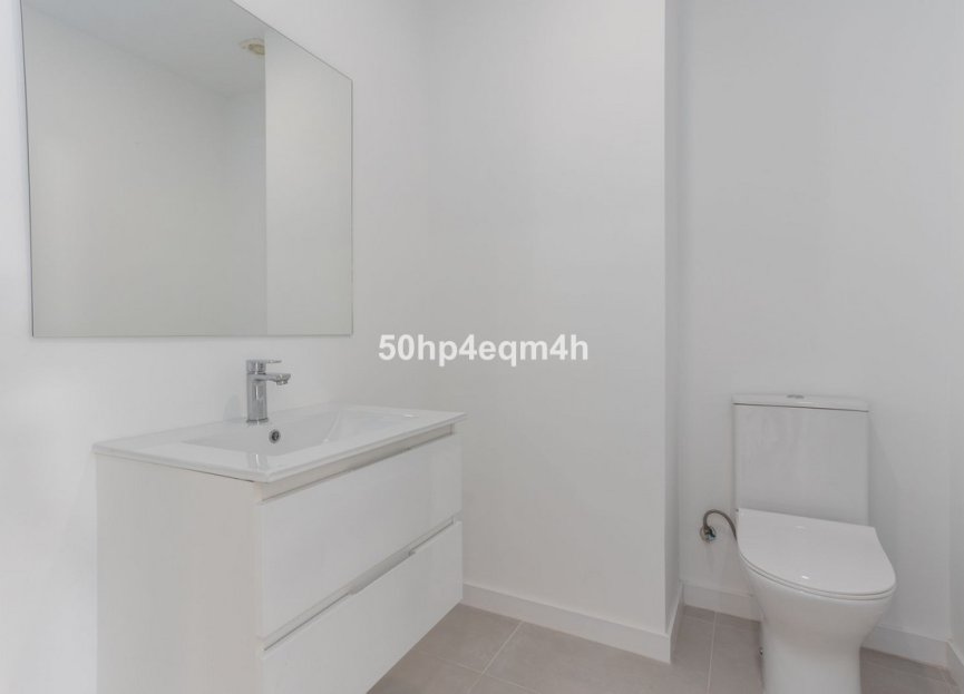 Resale - Apartment - Middle Floor Apartment - Marbella - Guadalmina Baja