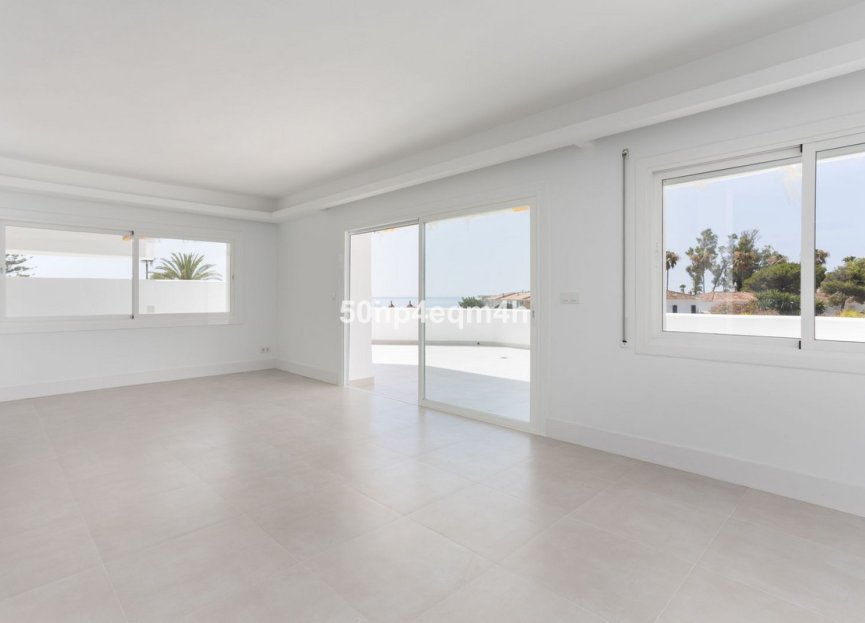 Resale - Apartment - Middle Floor Apartment - Marbella - Guadalmina Baja