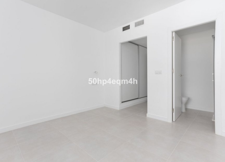 Resale - Apartment - Middle Floor Apartment - Marbella - Guadalmina Baja