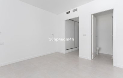 Resale - Apartment - Middle Floor Apartment - Marbella - Guadalmina Baja