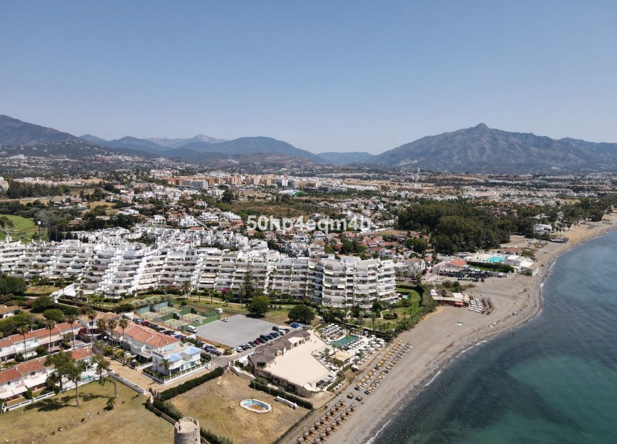 Resale - Apartment - Middle Floor Apartment - Marbella - Guadalmina Baja