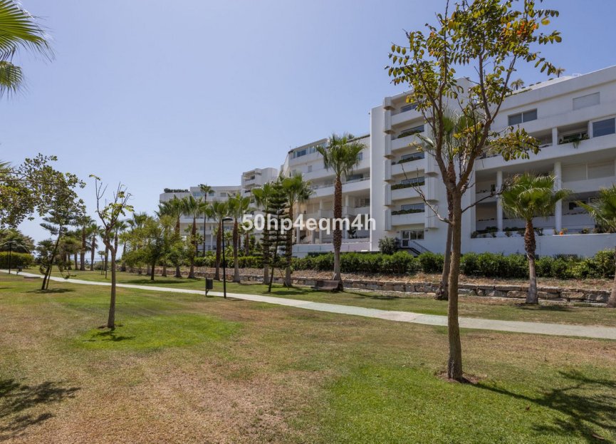 Resale - Apartment - Middle Floor Apartment - Marbella - Guadalmina Baja