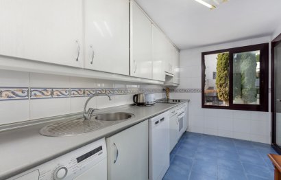 Resale - Apartment - Middle Floor Apartment - Marbella - Nueva Andalucia