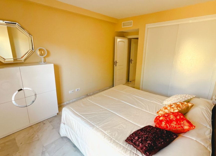 Resale - Apartment - Middle Floor Apartment - Marbella - Reserva de Marbella