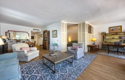 Resale - Apartment - Middle Floor Apartment - Marbella - Puerto Banús