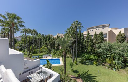 Resale - Apartment - Middle Floor Apartment - Marbella - Puerto Banús