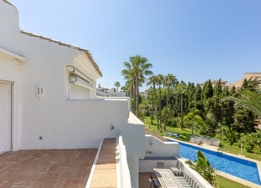 Resale - Apartment - Middle Floor Apartment - Marbella - Puerto Banús