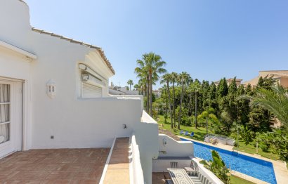 Resale - Apartment - Middle Floor Apartment - Marbella - Puerto Banús