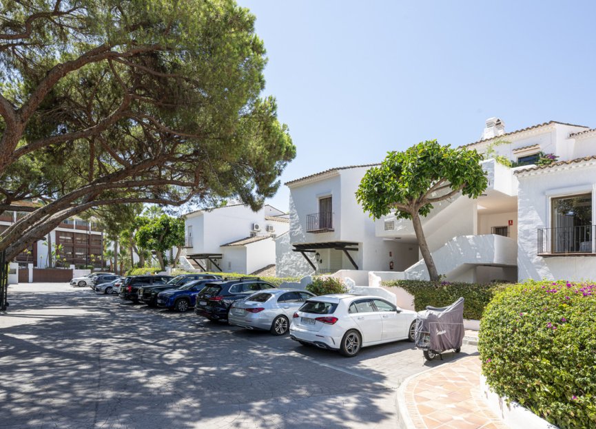 Resale - Apartment - Middle Floor Apartment - Marbella - Puerto Banús