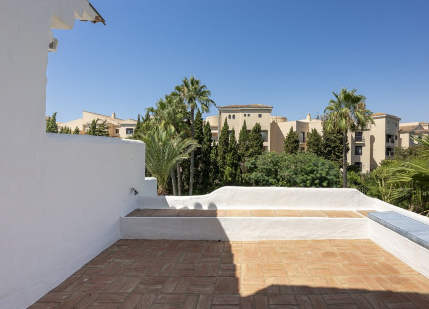 Resale - Apartment - Middle Floor Apartment - Marbella - Puerto Banús