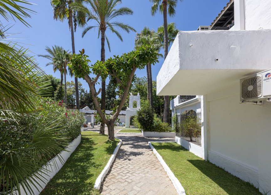 Resale - Apartment - Middle Floor Apartment - Marbella - Puerto Banús