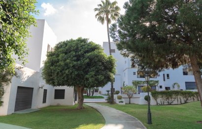 Resale - Apartment - Middle Floor Apartment - Marbella - Puerto Banús