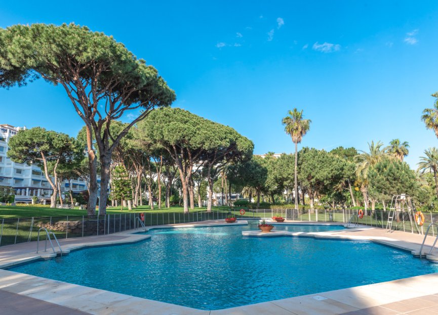 Resale - Apartment - Middle Floor Apartment - Marbella - Puerto Banús