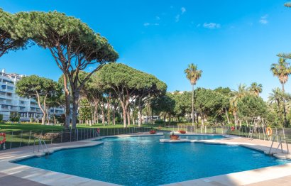 Resale - Apartment - Middle Floor Apartment - Marbella - Puerto Banús