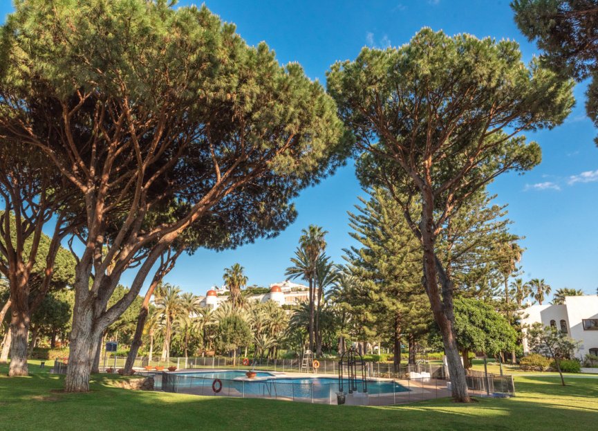 Resale - Apartment - Middle Floor Apartment - Marbella - Puerto Banús