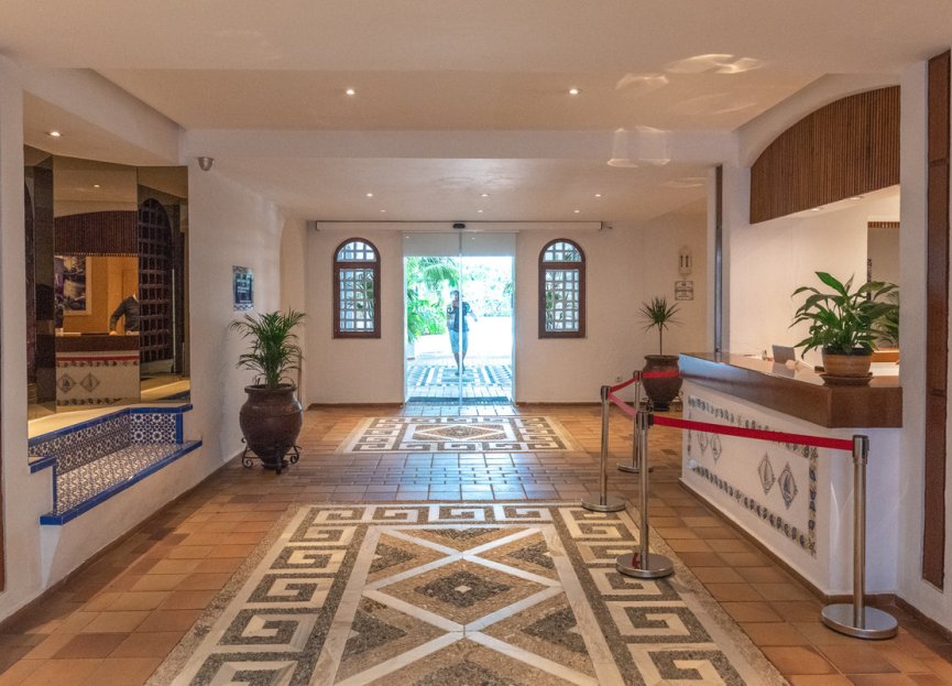 Resale - Apartment - Middle Floor Apartment - Marbella - Puerto Banús