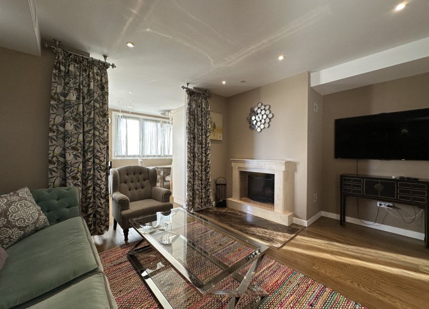 Resale - Apartment - Middle Floor Apartment - Marbella - Puerto Banús