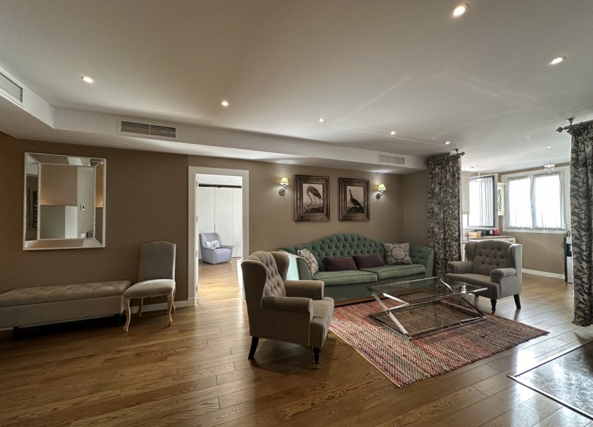 Resale - Apartment - Middle Floor Apartment - Marbella - Puerto Banús